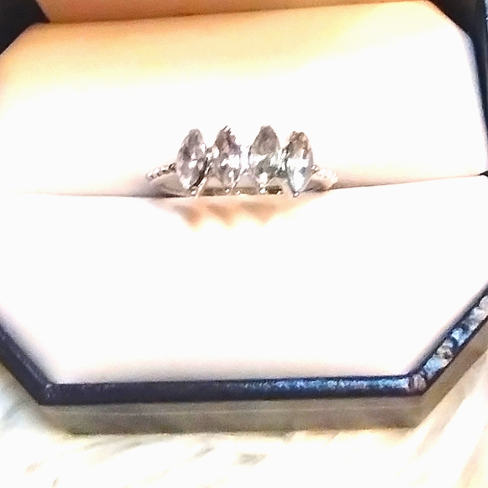 Designer Ring 7 New 8$